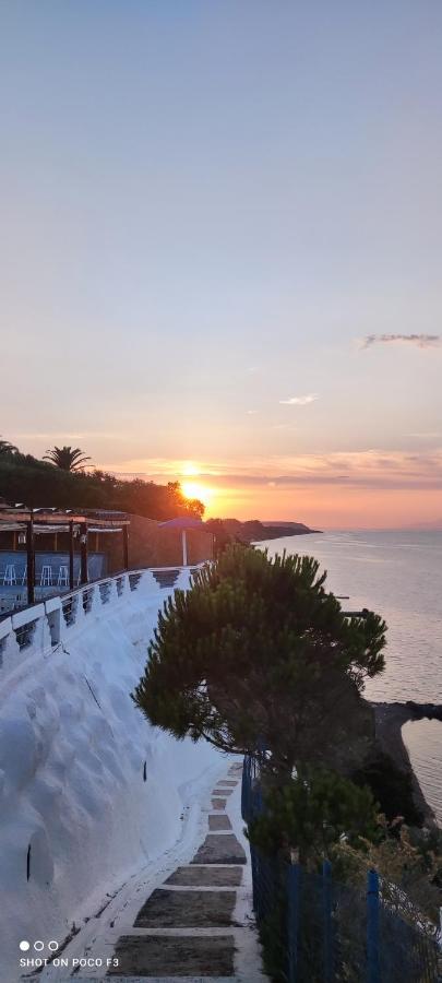 Koralli Beach Niforeika Bagian luar foto